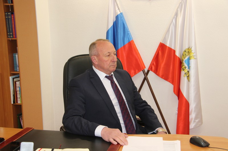 Александр Зотов принимает участие в заседании постоянно действующего совещания.