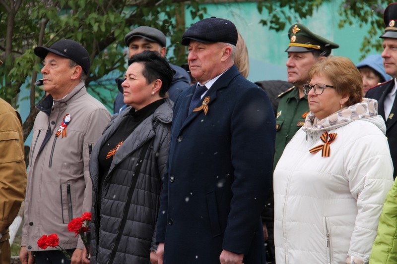 Александр Зотов принял участие в церемонии возложения цветов к бюстам земляков-героев.