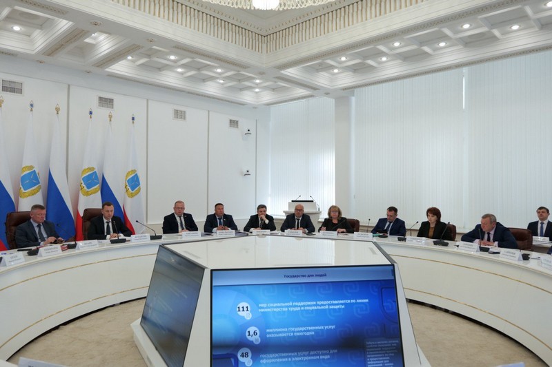 Губернатор Роман Бусаргин провел постоянно действующее совещание с зампредами и министрами правительства, а также главами районов.